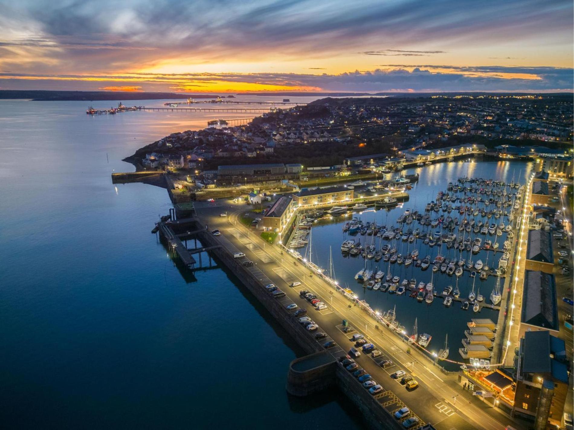 Harbour View - 2 Bedroom Apartment - Milford Haven Exterior photo